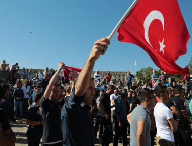 Τουρκία: Εκατομμύρια πολίτες και ο Ερντογάν στην πορεία μνήμης για το αποτυχημένο πραξικόπημα (φωτό, βίντεο)